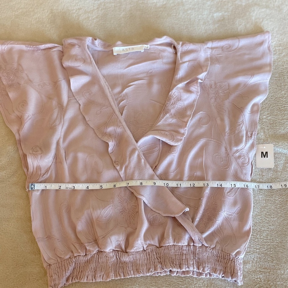 ASTR The Label Flutter Floral Pink Crop Blouse - Size M - Picture 7 of 10